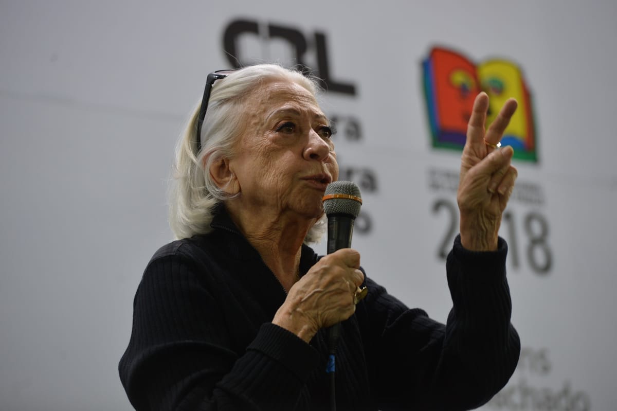 Guinness premia Fernanda Montenegro por recorde de público em leitura