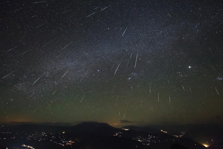 Última grande chuva de meteoros do ano ocorre na noite desta sexta